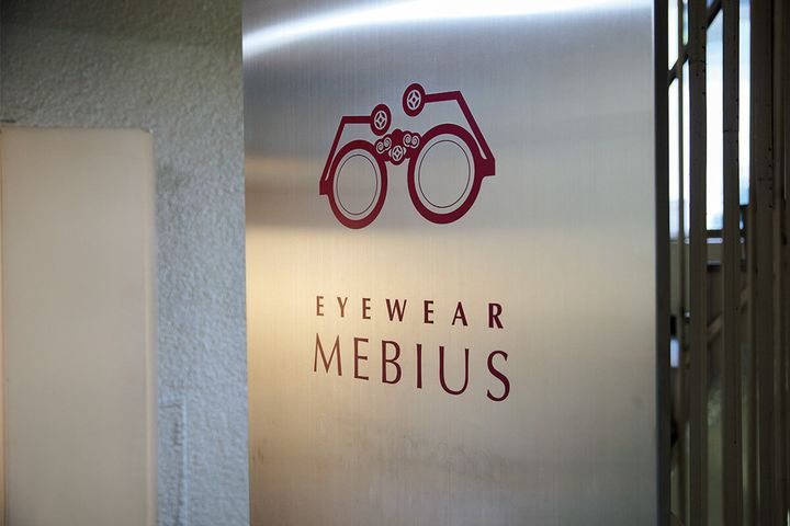 渋谷〈アイウェアメビウス〉店頭サイン