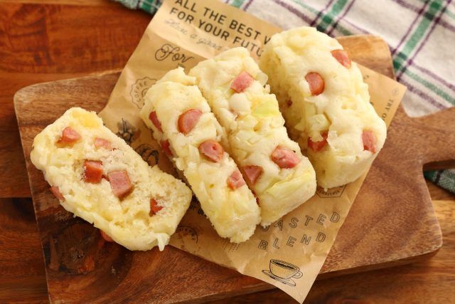 キャベツ×ウインナーのチーズ蒸しパン
