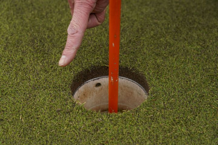 次のラウンドですぐ実践！パットのライン読みを状況別でレッスン