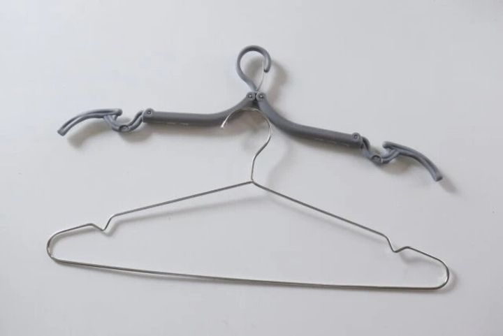 ダイソー 折りたたみハンガー（ピンチ付） サイズ 比較