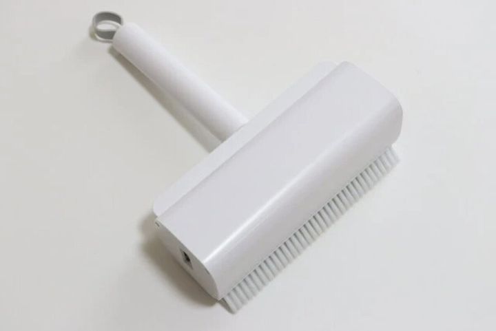 ダイソー ブラシ一体ケース付粘着クリーナー