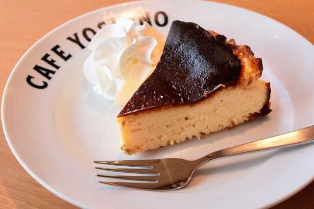 パン釜で焼き上げたとろけるバスクチーズケーキ(850円)