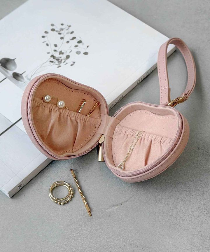 画像1: 出典：3COINS