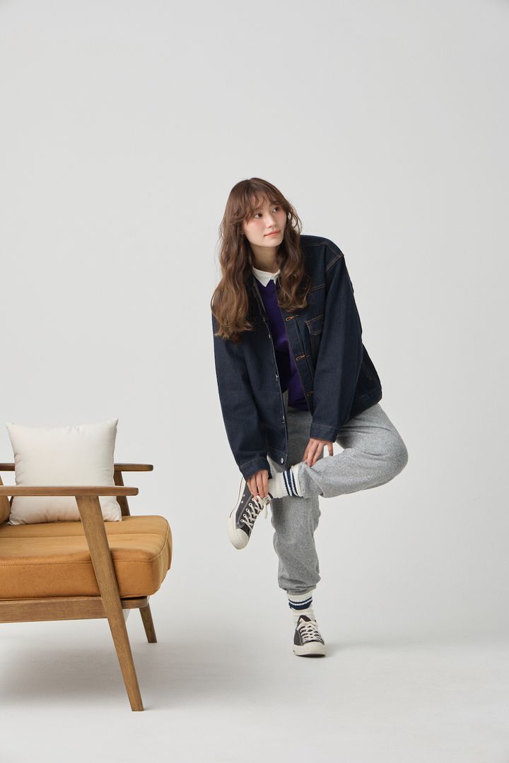 春のスウェットパンツスタイル。大人っぽく昇華させるならデニムジャケットを羽織って！【FUDGE FRIEND おしゃれさんの毎日コーディネート vol.669｜RAN】