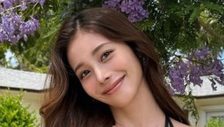 超ミニからの“チラ見え”にゾッコン…『奇跡の9頭身美女（27）』魅惑姿に