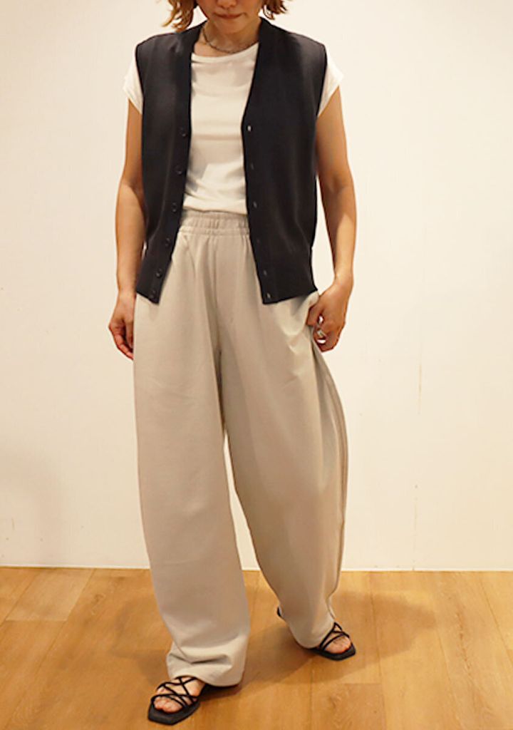 ユニクロ スウェットパンツ コーデ ベスト