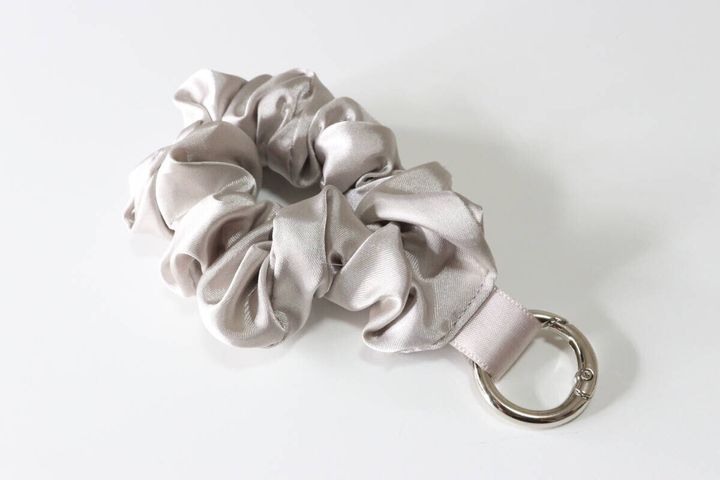 ダイソーのシュシュチャームのビジュアル