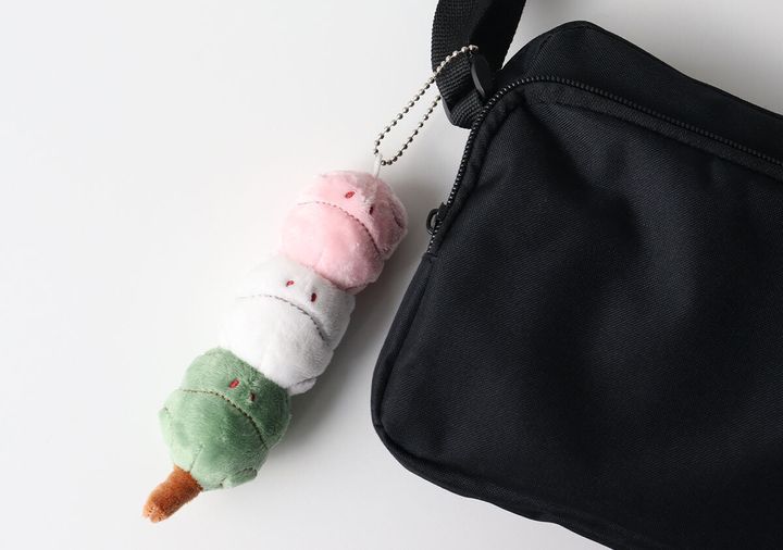 宝島社ムック付録の機動戦士ガンダム春ハロの三色だんごハロ ぬいぐるみチャームBOOK3