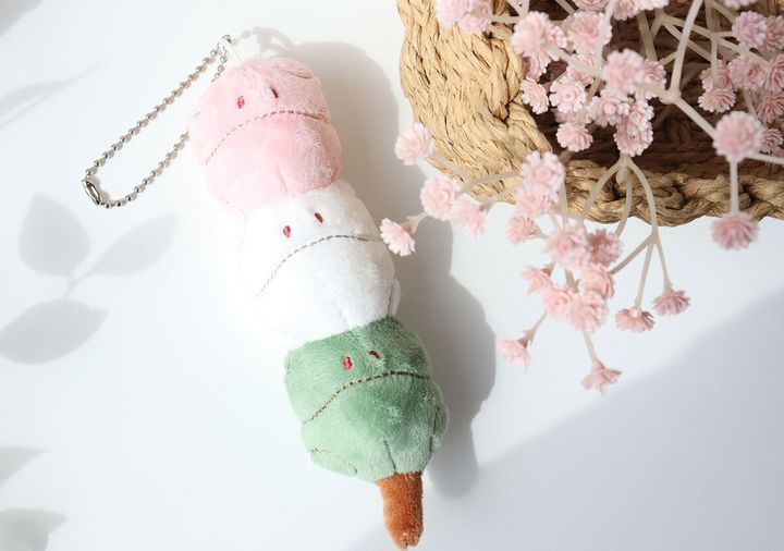 宝島社ムック付録の機動戦士ガンダム春ハロの三色だんごハロ ぬいぐるみチャームBOOK2