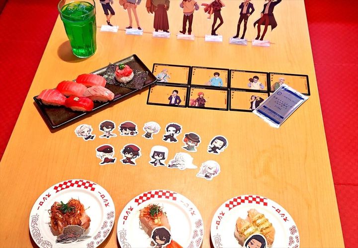 スシローと「文豪ストレイドッグス」初コラボのグッズ