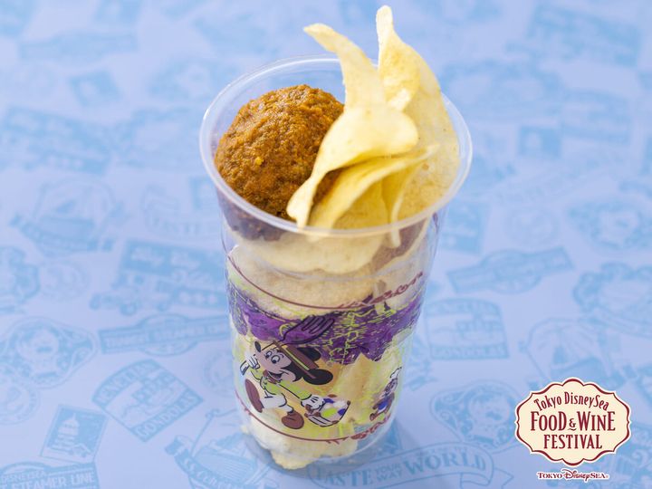 東京ディズニーシー・フード＆ワイン・フェスティバル／ルックアウト・クックアウト「バタービーフカレー＆チップス（Calbeeポテトチップスうすしお味使用）」