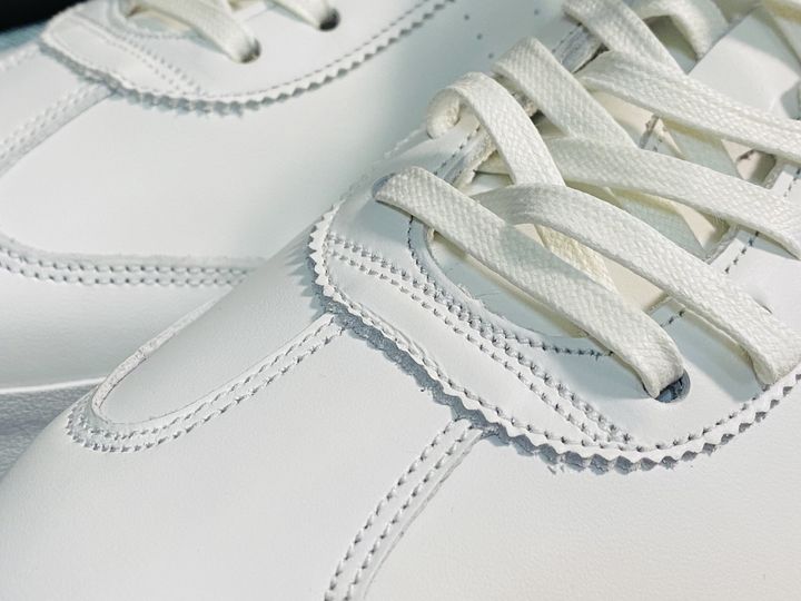 スニーカーの紐を内側で隠す基本の手順とコツ