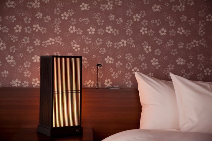 客室の壁にあしらわれた桜の京唐紙