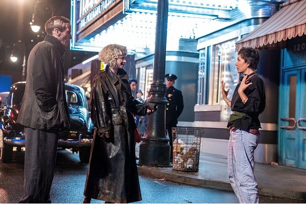 1930年代アメリカをセットで再現 [c]2026 Warner Bros. Entertainment Inc. All Rights Reserved. [c]Niko Tavernise