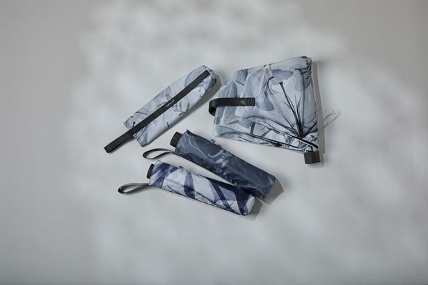 美しいフラワーアートを施した「memorif. 全天候 折 55cm」