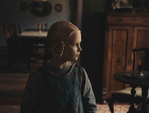 北ドイツの農場を舞台に、異なる時代を生きる4人の少女が体験する不可解な出来事を描く『落下音』 [c] Fabian Gamper - Studio Zentral