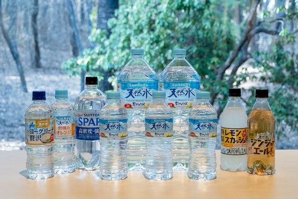 「８年連続国内飲料売上げNo.1を記録。さまざまなサイズや形状を追求し、多様な生活シーンに寄り添う」