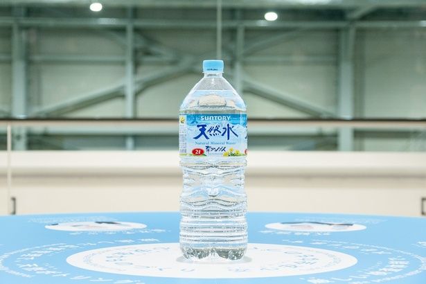 【写真】今回の工場見学ツアーでは、2リットルの製造ラインが見学できる