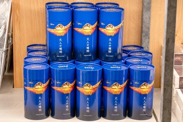 モルトを練り込んだプレッツェルを、濃厚なビターチョコレートでコーティングしたポッキー「ポッキー大人の琥珀」1364円