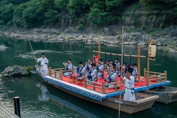 屋形舟でのお囃子演奏