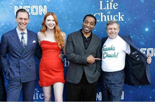 【写真を見る】LAプレミアでトム・ヒドルストン、キウェテル・イジョフォー、カレン・ギラン、マーク・ハミルら豪華キャスト陣が笑顔！ [c]2024 DANCE ANYWAY, LLC. ALL RIGHTS RESERVED.