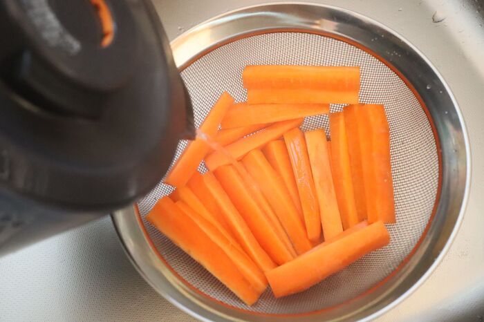 生で食べるのはちょっと待って！たった1分で変わる「にんじん」が断然おいしくなる魔法の裏ワザ♡