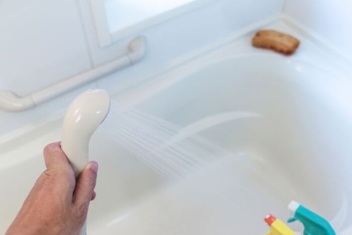 『窓を開けて換気』はNG！？意外と知らない、お風呂の正しいカビ対策。