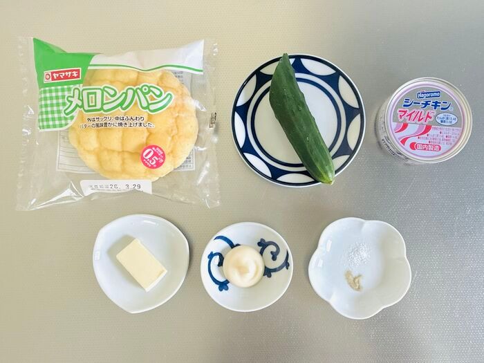 『メロンパン』を半分に切ってドーン！驚きの食べ方が登場♡試さずにはいられない〈新感覚アレンジ〉