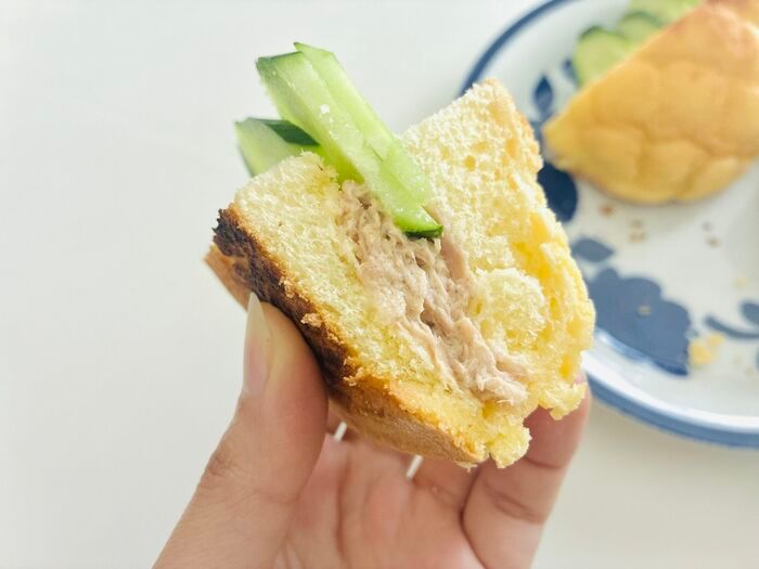 『メロンパン』を半分に切ってドーン！驚きの食べ方が登場♡試さずにはいられない〈新感覚アレンジ〉