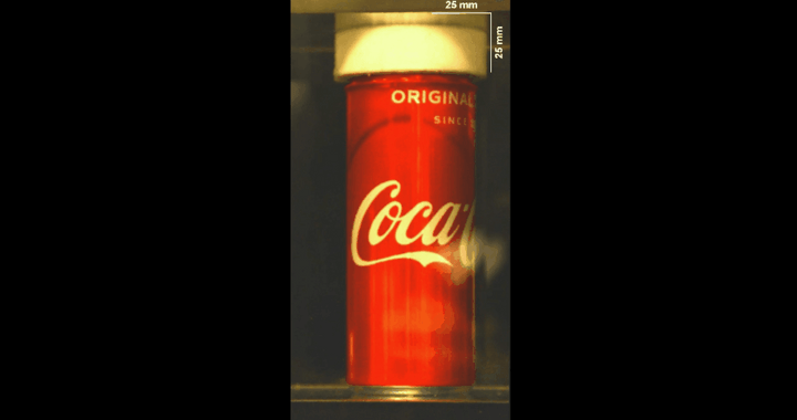 潰されるアルミ缶は破裂直前に「不思議なシマシマ」が現れると判明