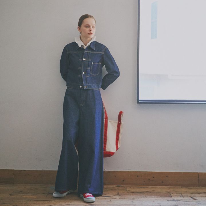 デニムシャツコーデの決定版！羽織り・重ね着・一枚着で差がつく、春夏秋冬の着こなし術【2026】