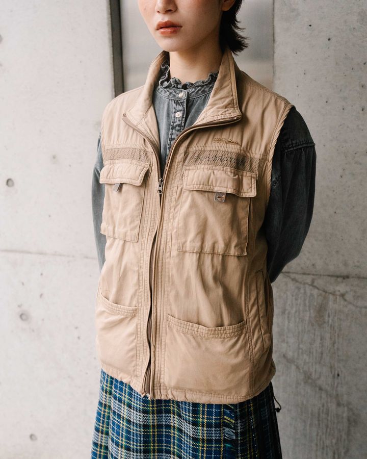 デニムシャツコーデの決定版！羽織り・重ね着・一枚着で差がつく、春夏秋冬の着こなし術【2026】