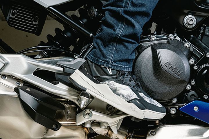 【ライテク基礎】ステップ位置で走りが変わる！母趾球荷重と「つま先の向き」が重要な理由