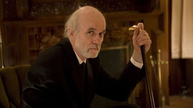 トム・ヌーナンが不気味な存在感を放つ(『ハウス・オブ・ザ・デビル』) [c] 2008 MPI MEDIA GROUP ALL RIGHTS RESERVED.