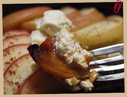 お手軽キャンプ飯レシピ「はちみつ焼きりんご」