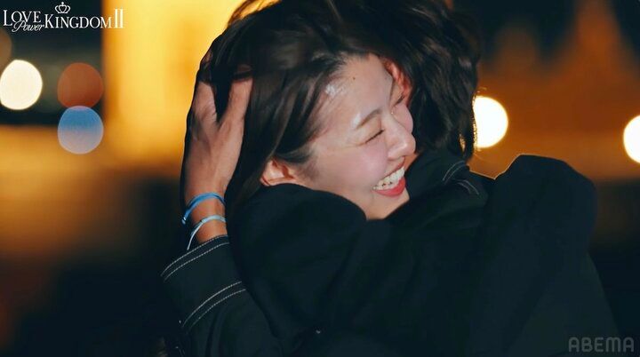 【写真・画像】「初めてキスしたね」童顔”むちふわボディ”美女、男性とこっそり抜け出し「誰も見てないでしょ？」 3枚目