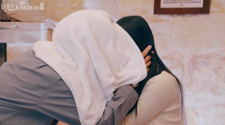 【写真・画像】元JR駅員、美女に突然タオルを被せてキス！ 「平家のキスやん」「最高」スタジオ爆笑 3枚目