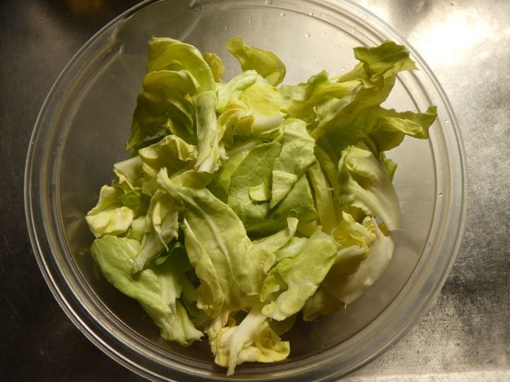 材料4つで完成！「春キャベツのにんにく味噌和え」