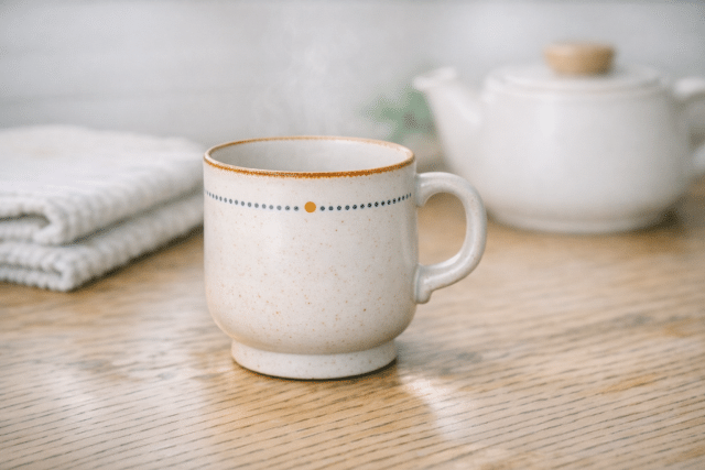 白湯のマグカップ