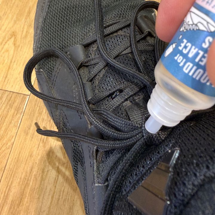 靴ひもがすぐほどける人へ。100均「靴紐のほどけ止め液」を使ってみたレビュー