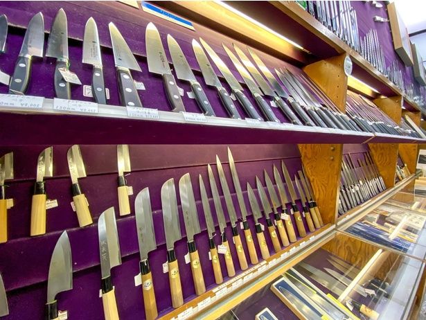 プロが使う包丁までさまざまなタイプがそろう 画像提供：miko_neko / PIXTA(ピクスタ)