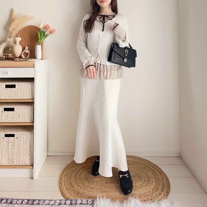 画像: モノトーンで楽しむレイヤードコーデ