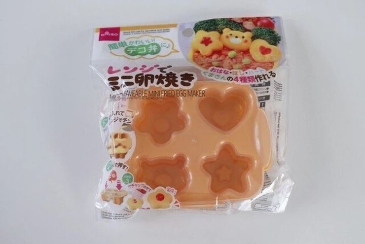 花・ハート・星・クマ形の4種の型を持つダイソーのレンジでミニ卵焼きのオレンジ色シリコン製パッケージ