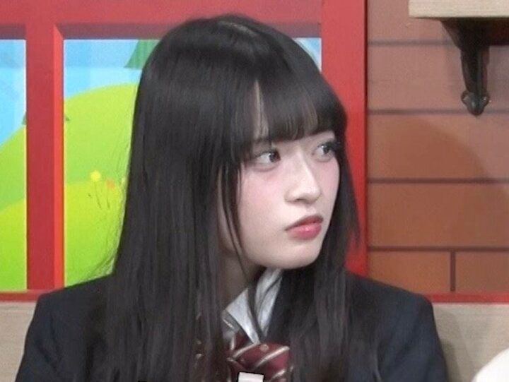 11人に告白された偏差値71の清楚系JK、ピンクヘアのギャルに変身