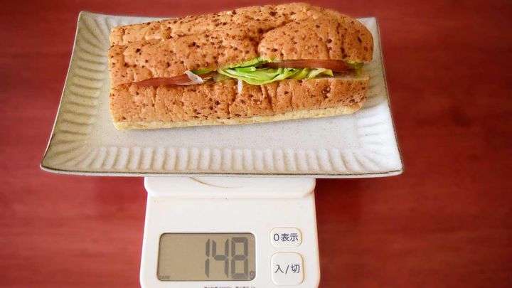 お皿の重さを除いた重量は148g