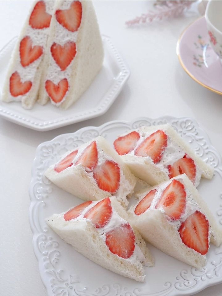 紅茶といちごのフルーツサンド