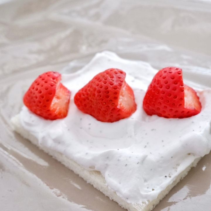 紅茶といちごのフルーツサンド