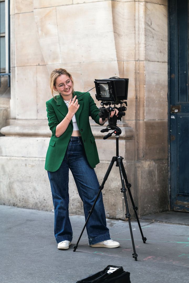 春らしいグリーンのジャケットが主役！シンプルなのに印象的な着こなしに