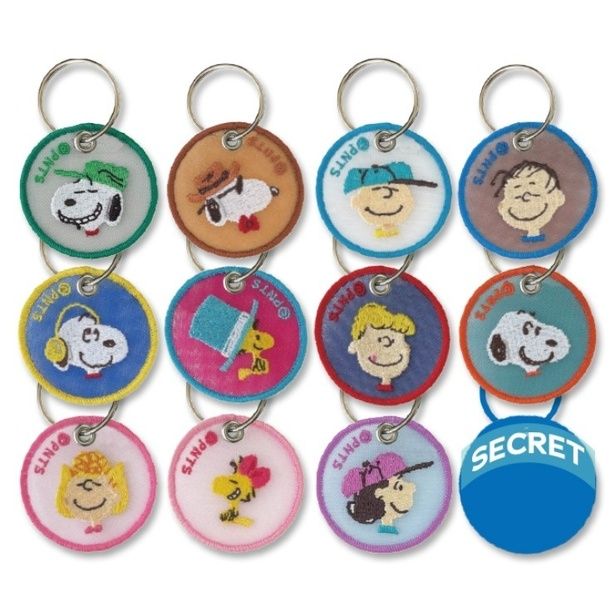 「PEANUTS刺繍シアーリング」(759円)