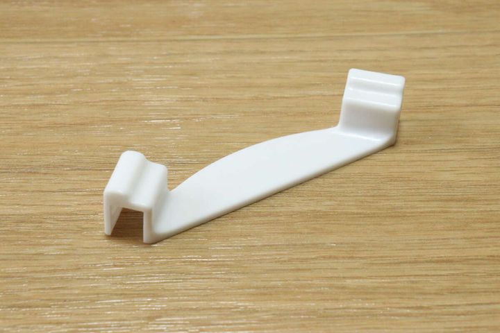 セリアのコーナーフックはデッドスペースを有効活用できるアイテム